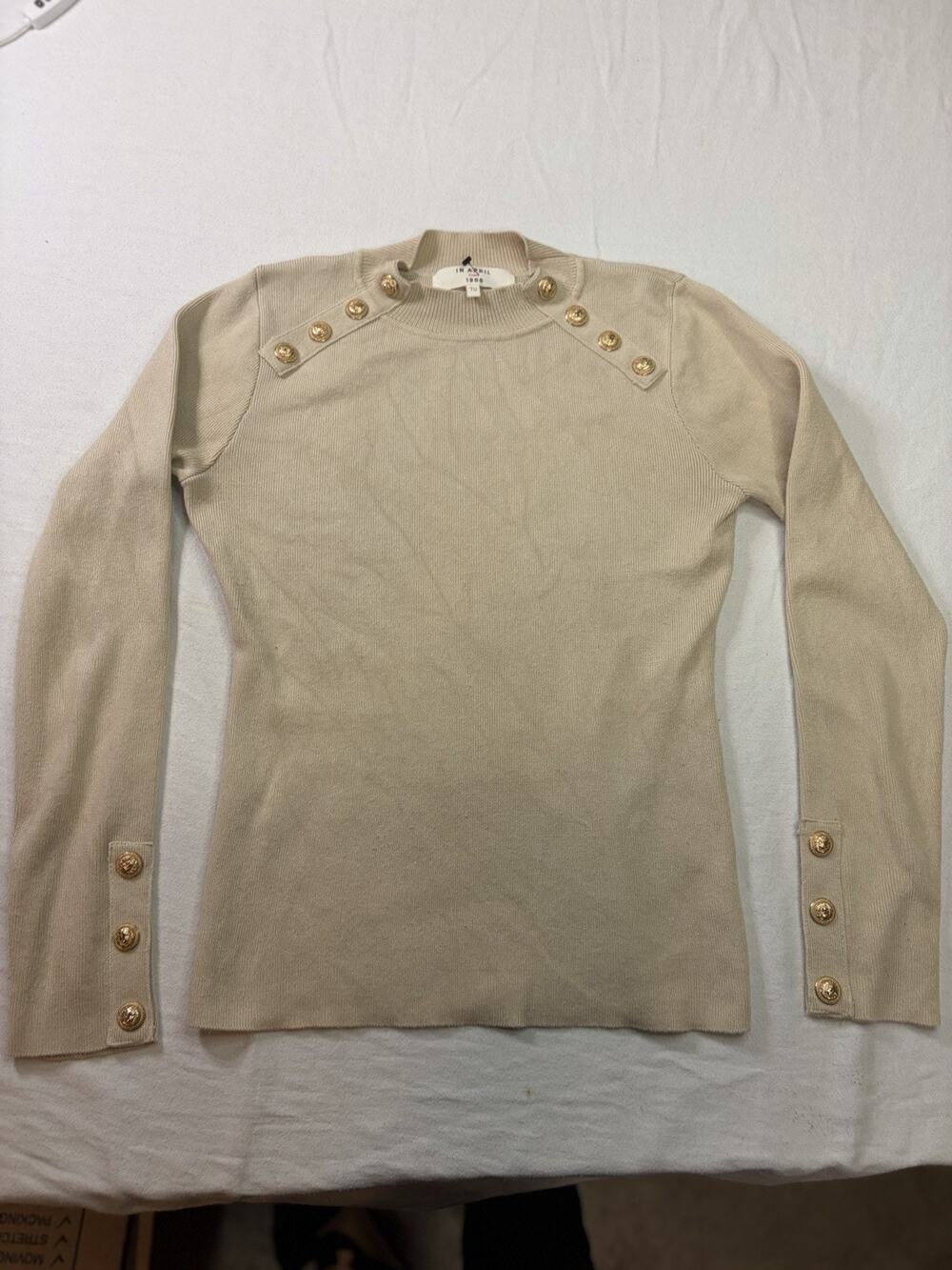In April 1986 Sweater Women’s Small Beige Mock Neck Gold Button Knit Pullover